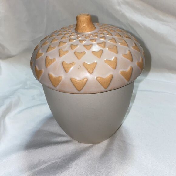 HALLMARK Acorn Teakwood Scented Candle-8 oz - Picture 3 of 6